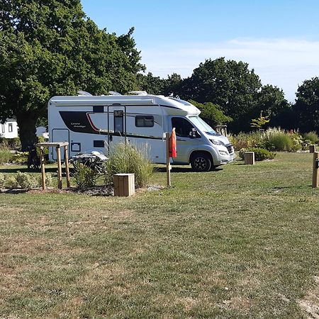 Camping Les Brillas Les Moutiers Esterno foto