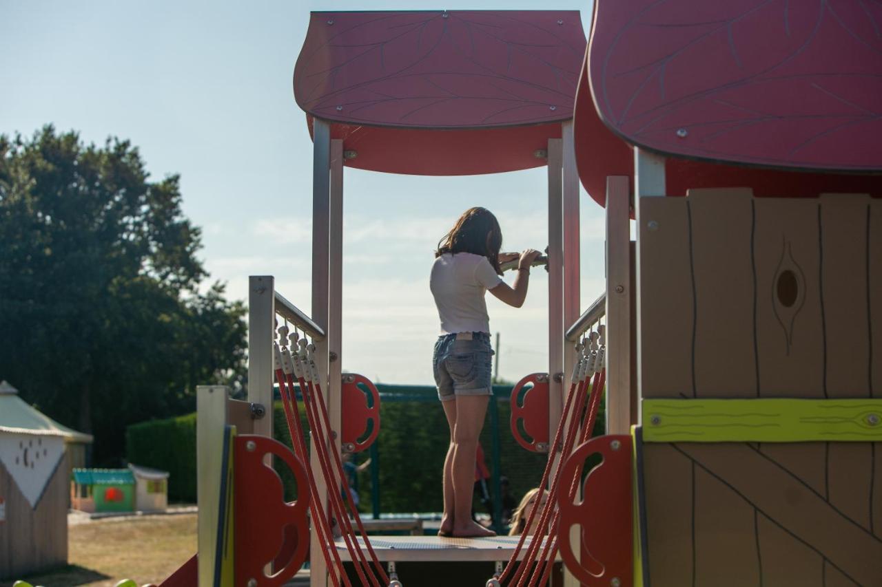 Camping Les Brillas Les Moutiers Esterno foto