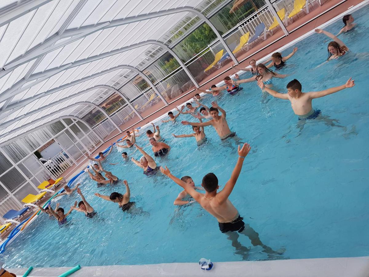 Camping Les Brillas Les Moutiers Esterno foto