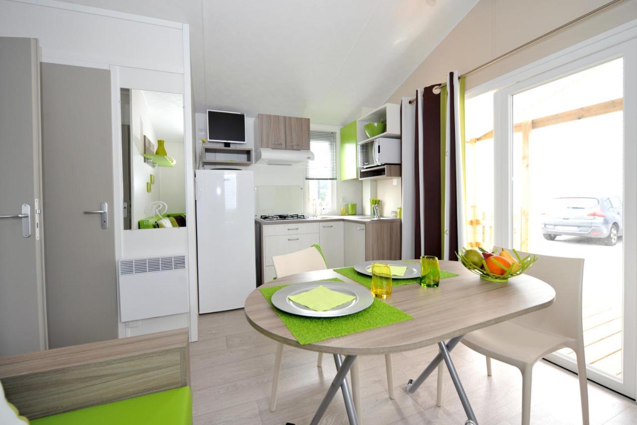 Camping Les Brillas Les Moutiers Esterno foto