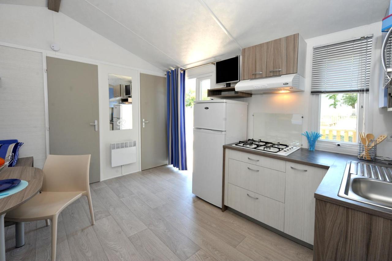 Camping Les Brillas Les Moutiers Esterno foto