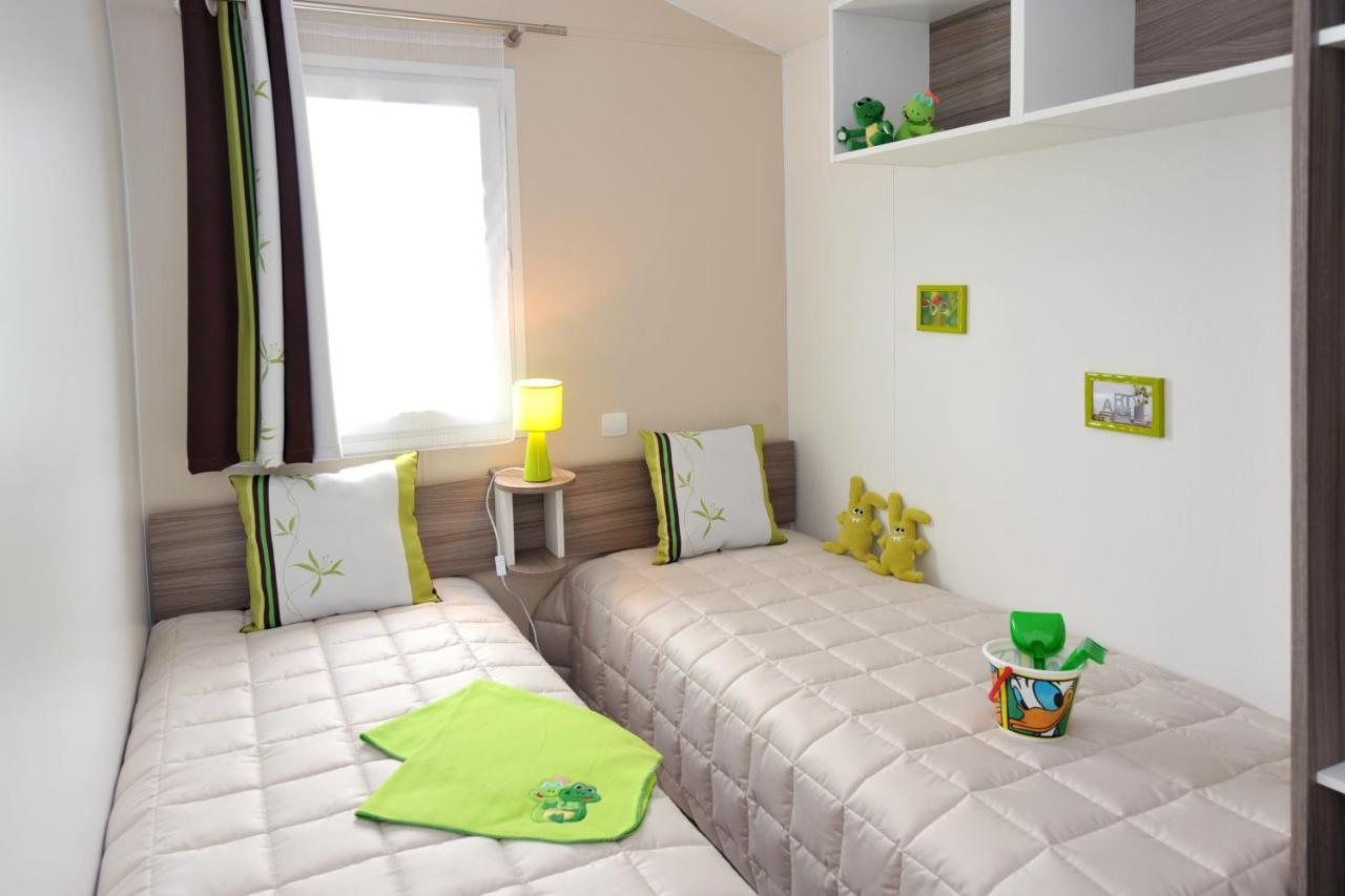 Camping Les Brillas Les Moutiers Esterno foto