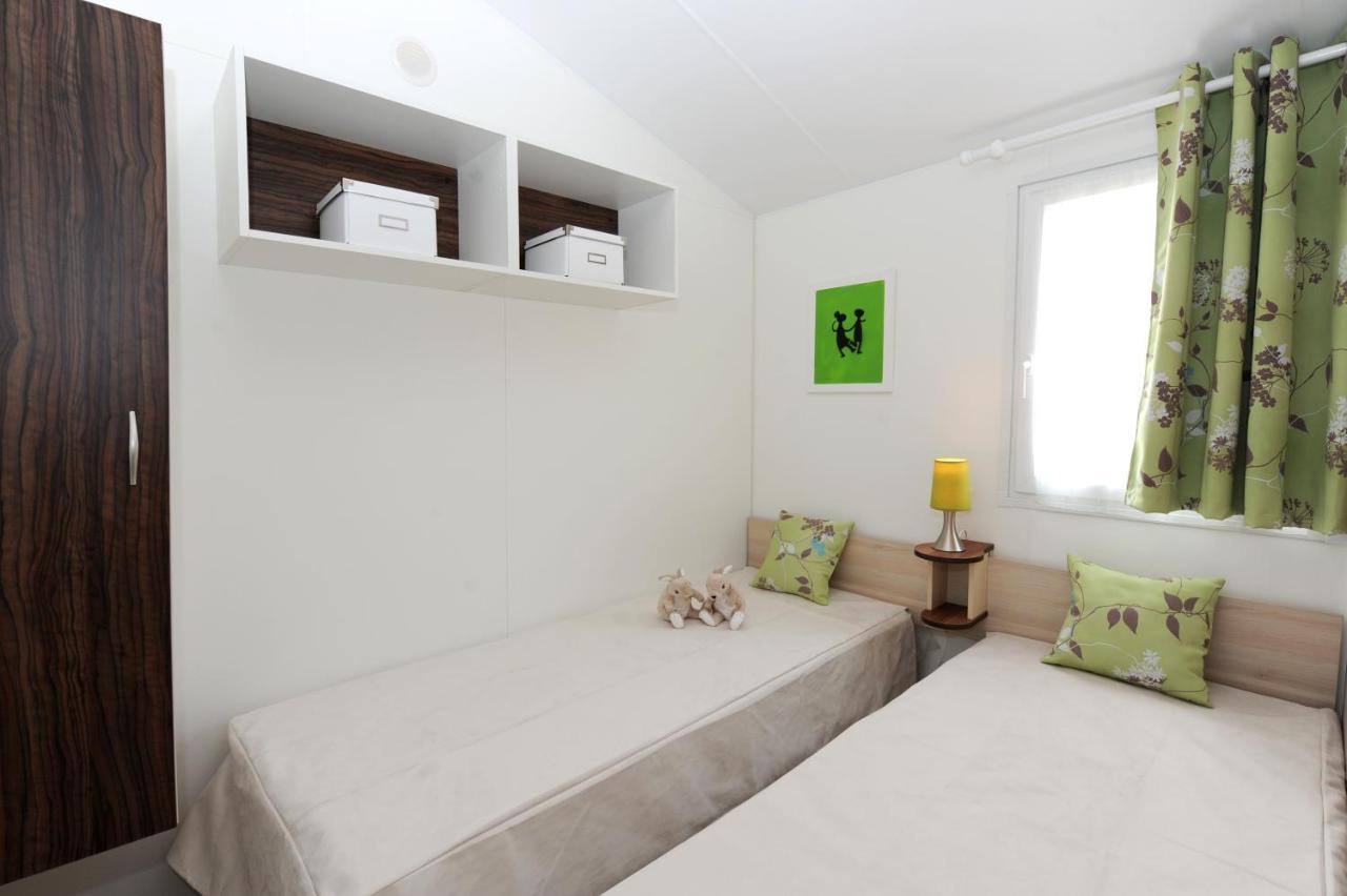 Camping Les Brillas Les Moutiers Esterno foto