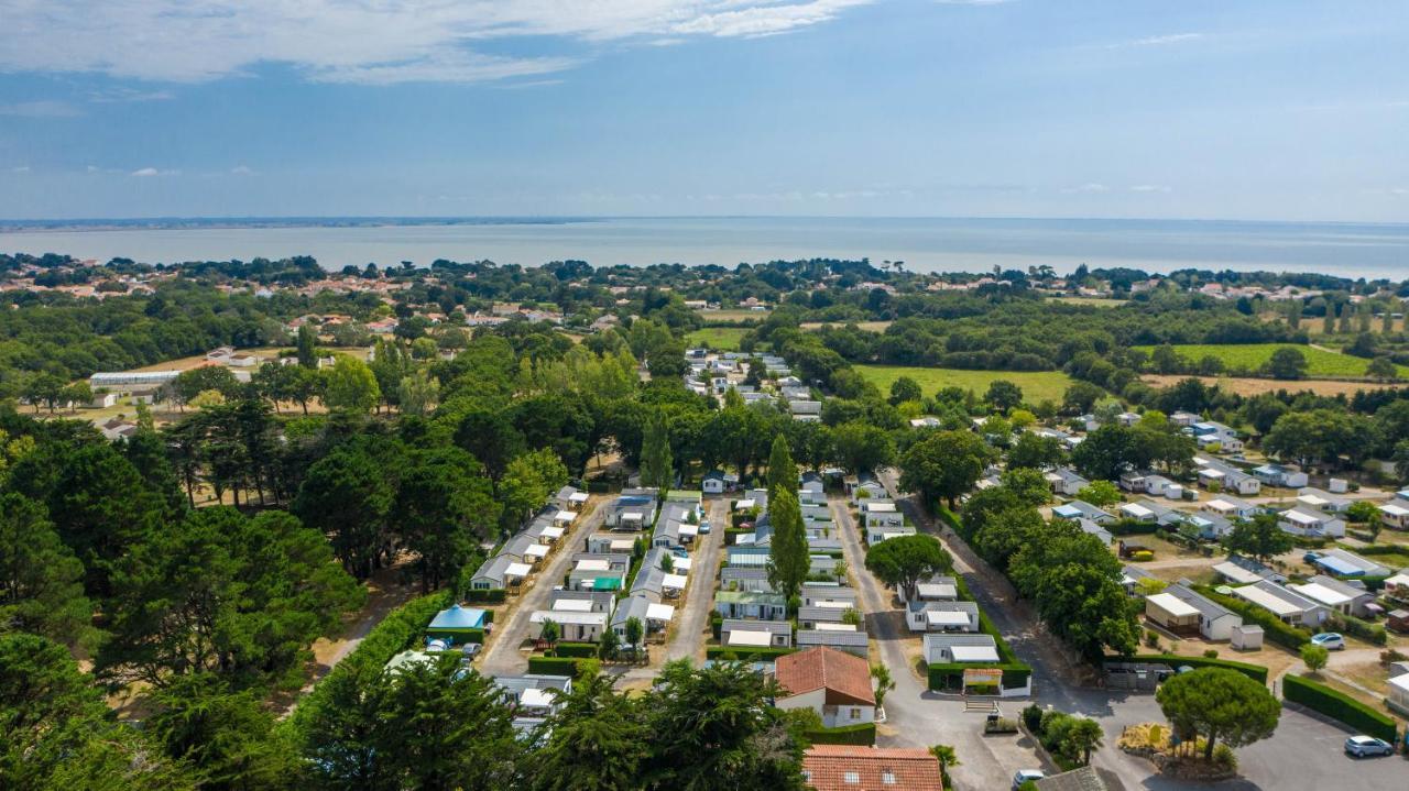 Camping Les Brillas Les Moutiers Esterno foto