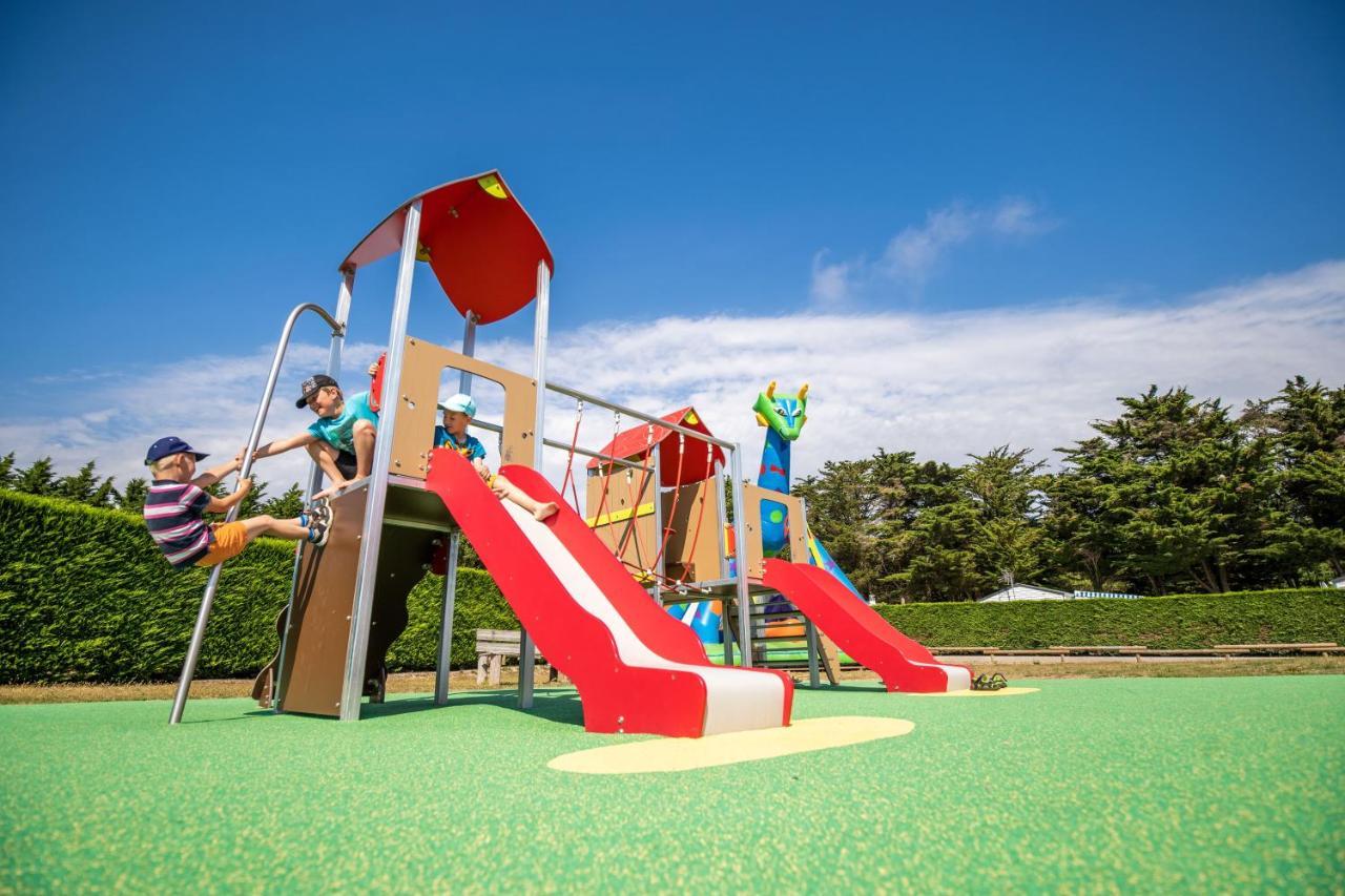 Camping Les Brillas Les Moutiers Esterno foto