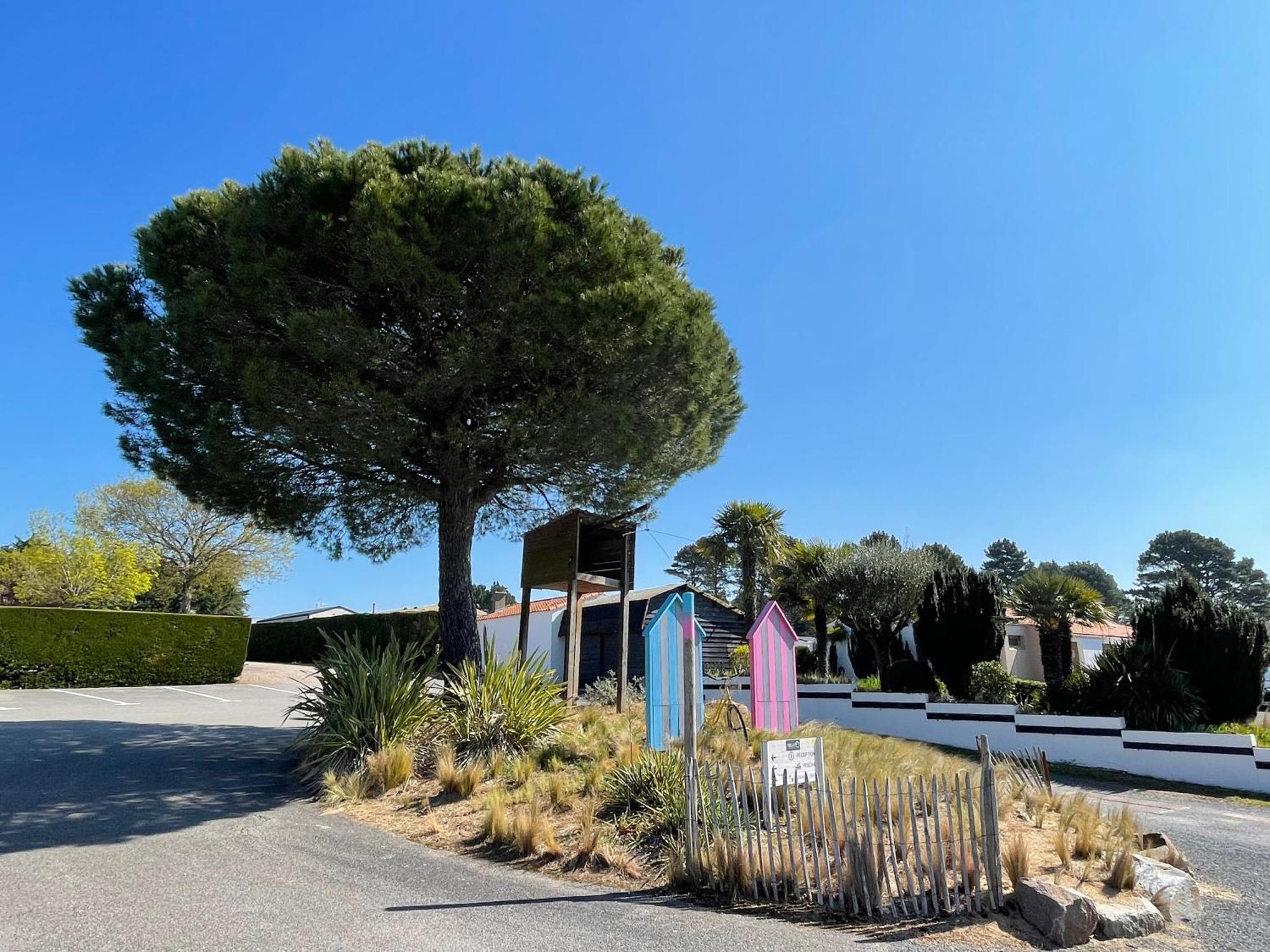 Camping Les Brillas Les Moutiers Esterno foto