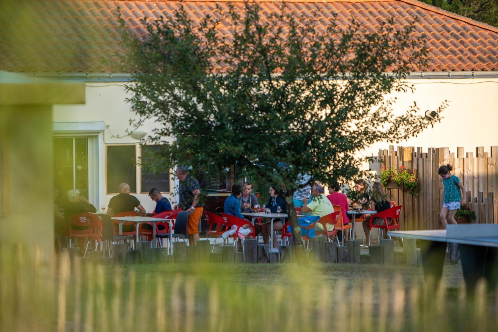 Camping Les Brillas Les Moutiers Esterno foto