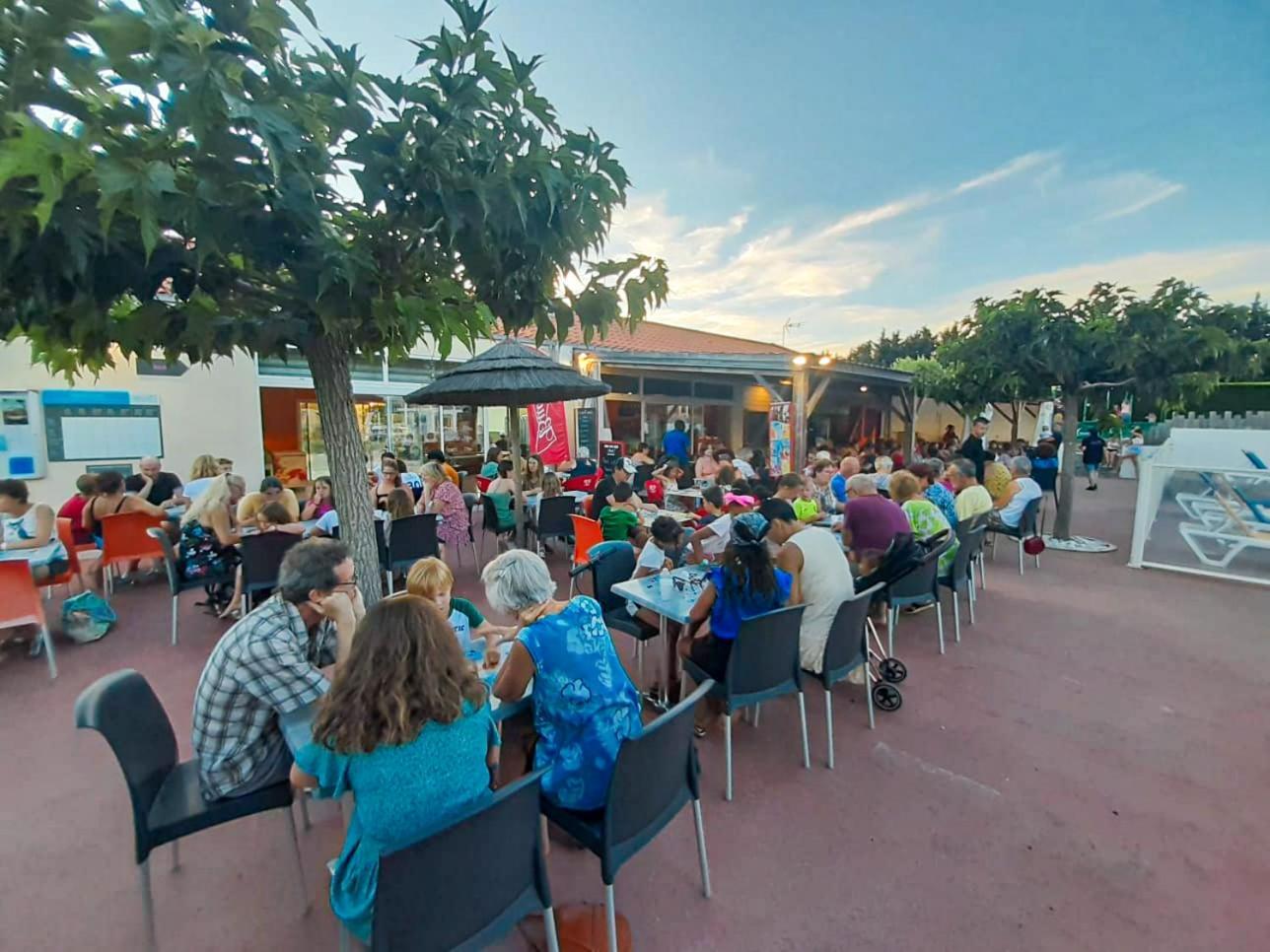 Camping Les Brillas Les Moutiers Esterno foto