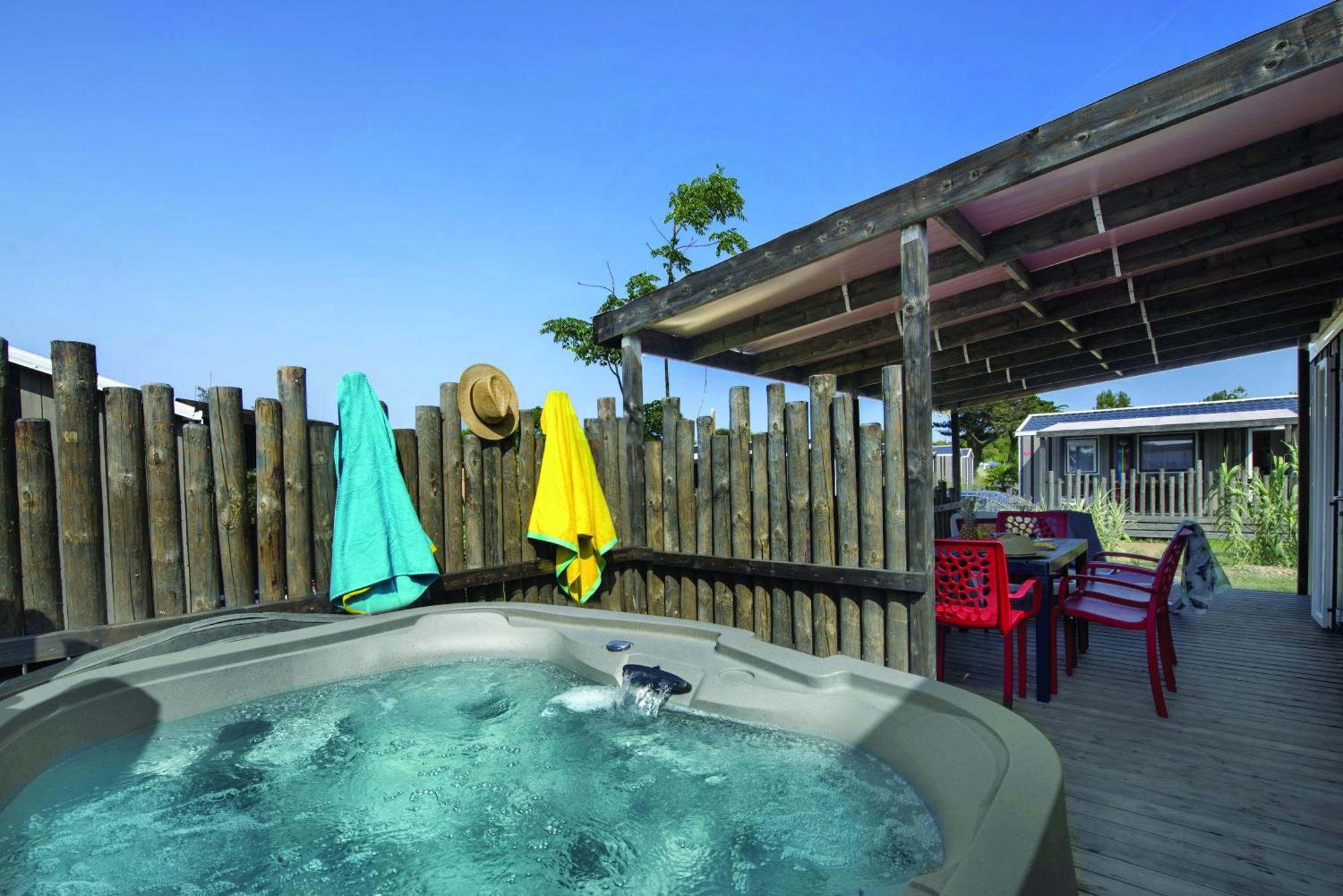 Camping Les Brillas Les Moutiers Esterno foto