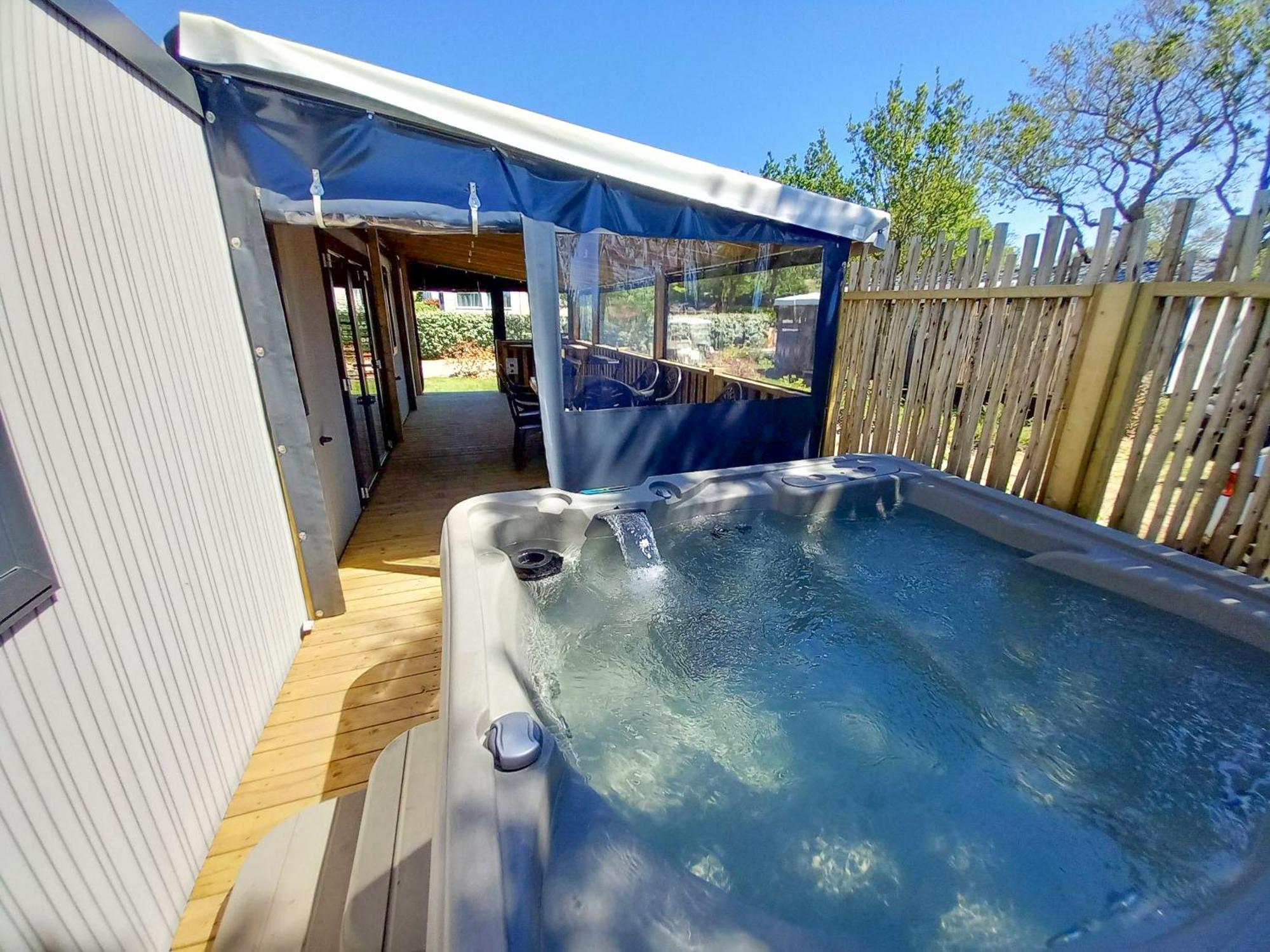 Camping Les Brillas Les Moutiers Esterno foto