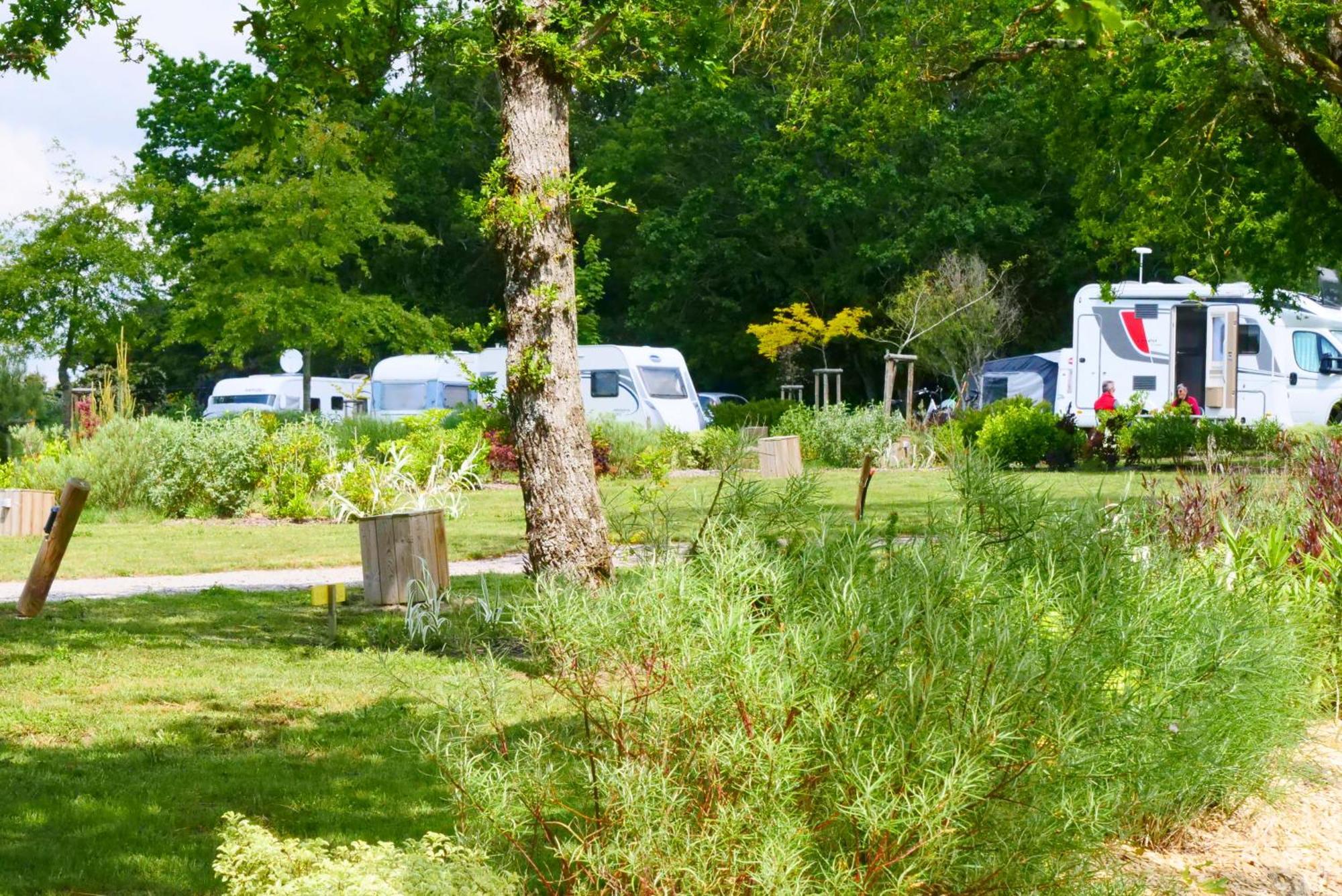 Camping Les Brillas Les Moutiers Esterno foto